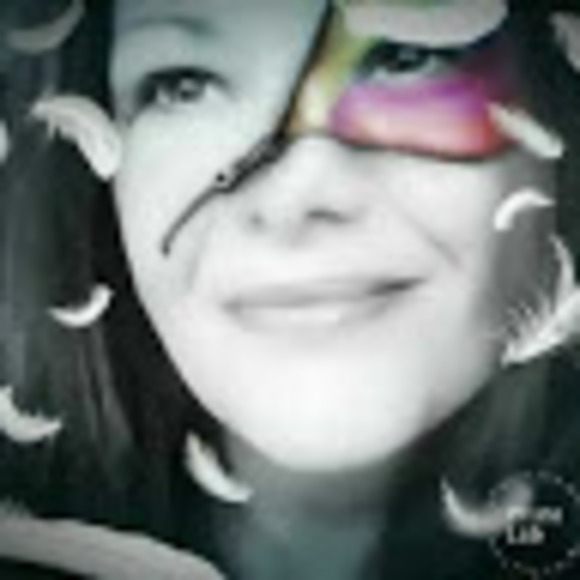 Meet your Posher, Kari - Picture 1 of 1